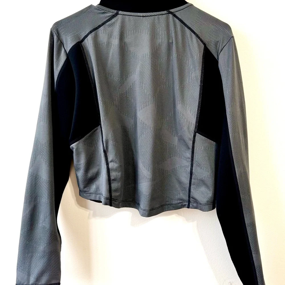 Nike Dri-FIT Black and Gray Fabric/ Crop jacket - Picture 5 of 6